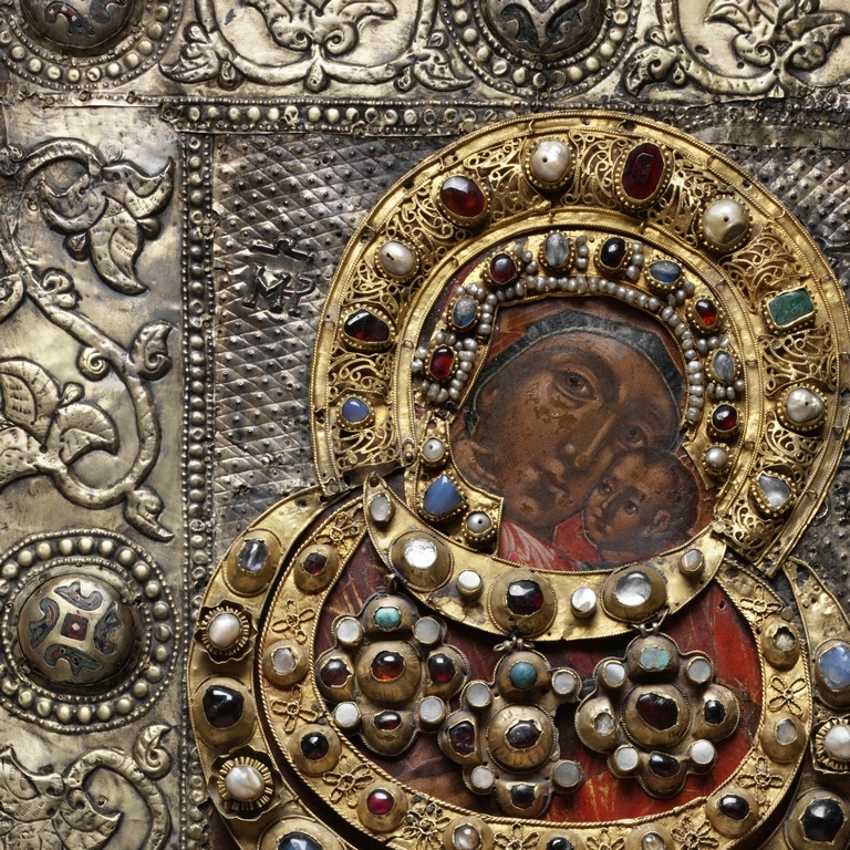 Древнейшие украшенные иконы на Руси