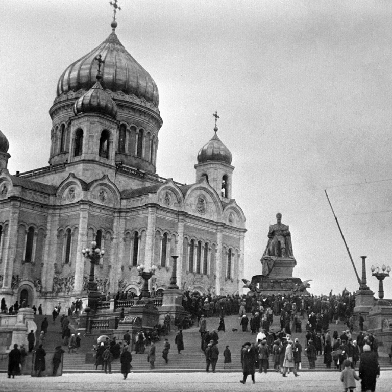Пути спасения: история отношений Российской Церкви и государства в XX веке